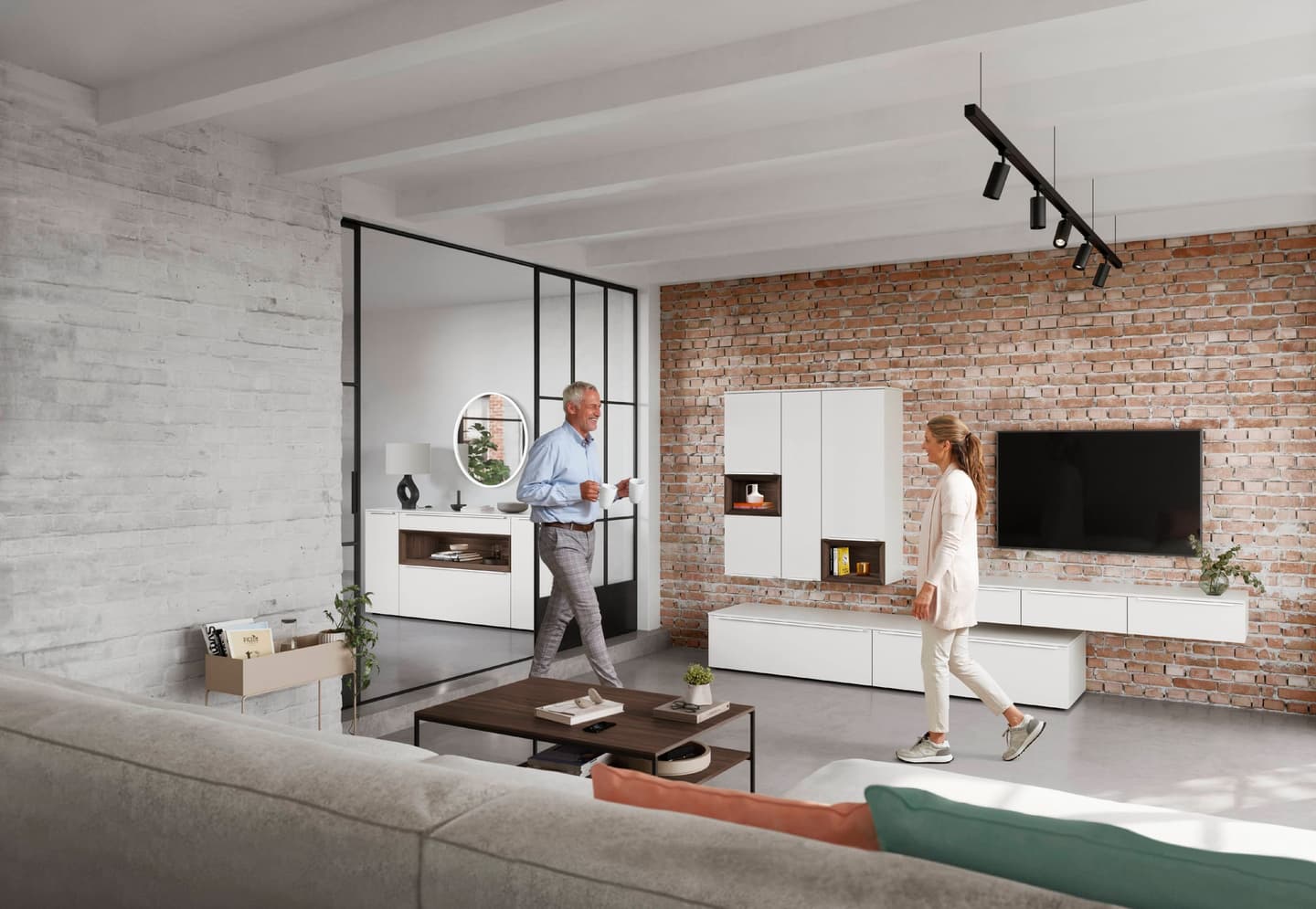 Au-delà de la cuisine — salon, entrée, buanderie, bureau